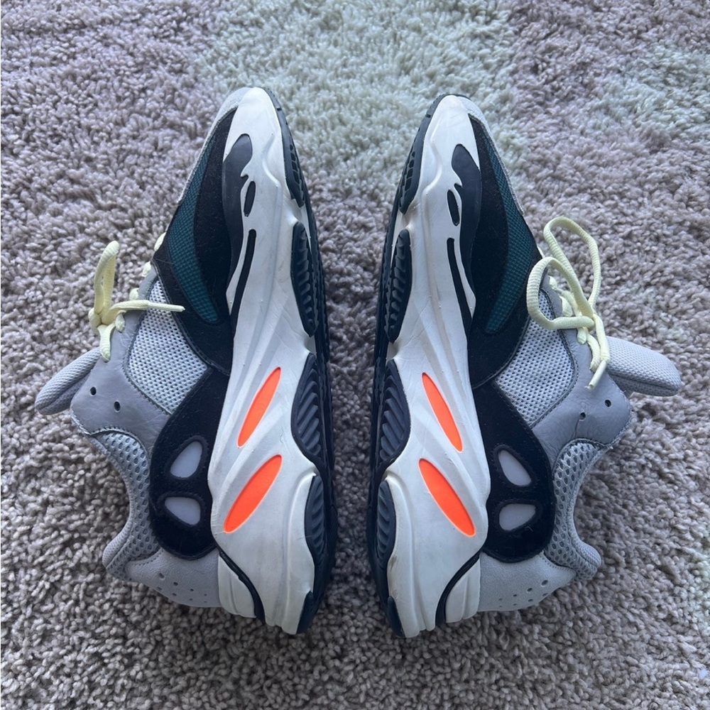 yeezy 700 wave runner
